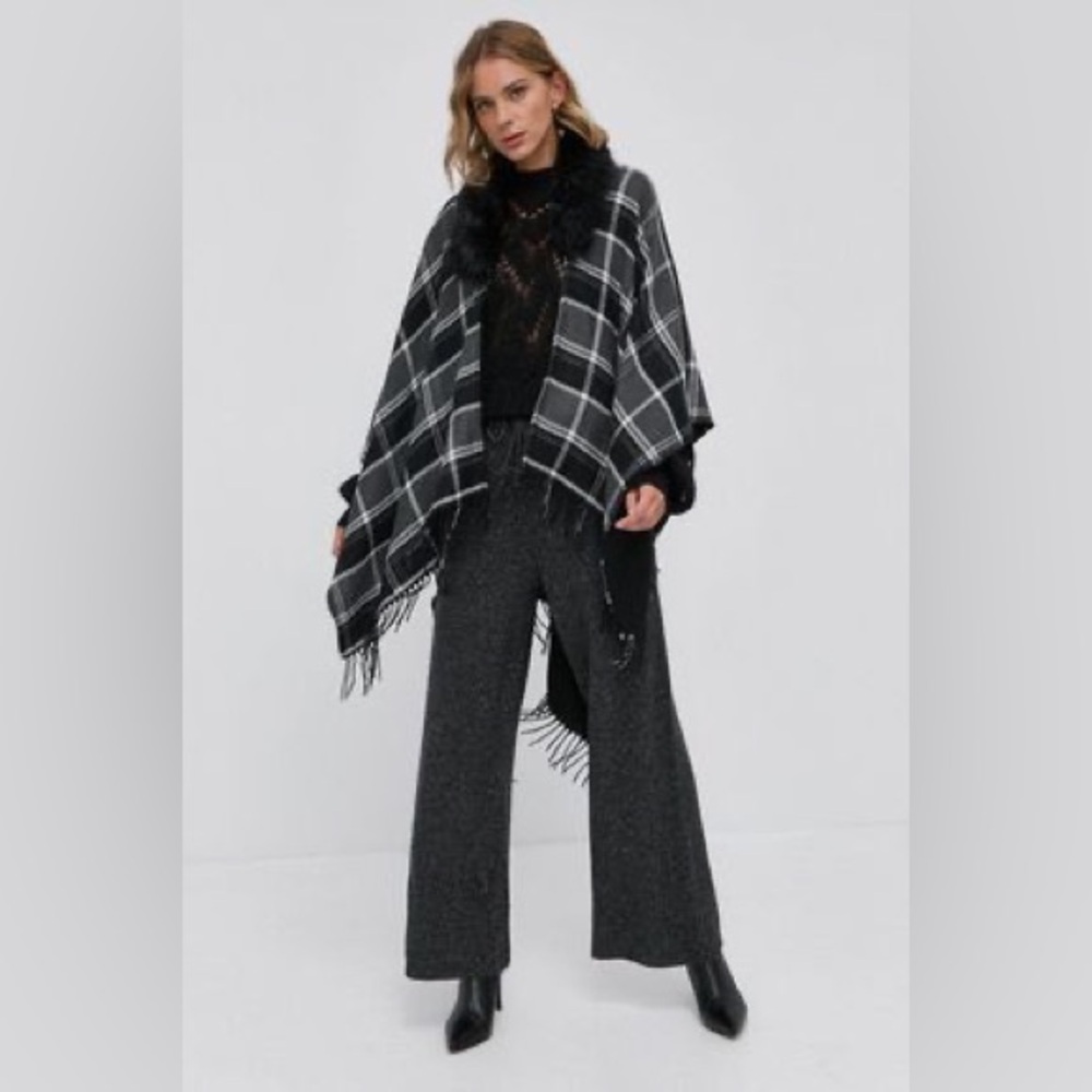NEW J.CREW Cape With Black Faux Fur Collar Plaid Black/White ONE SIZE - Picture 10 of 11